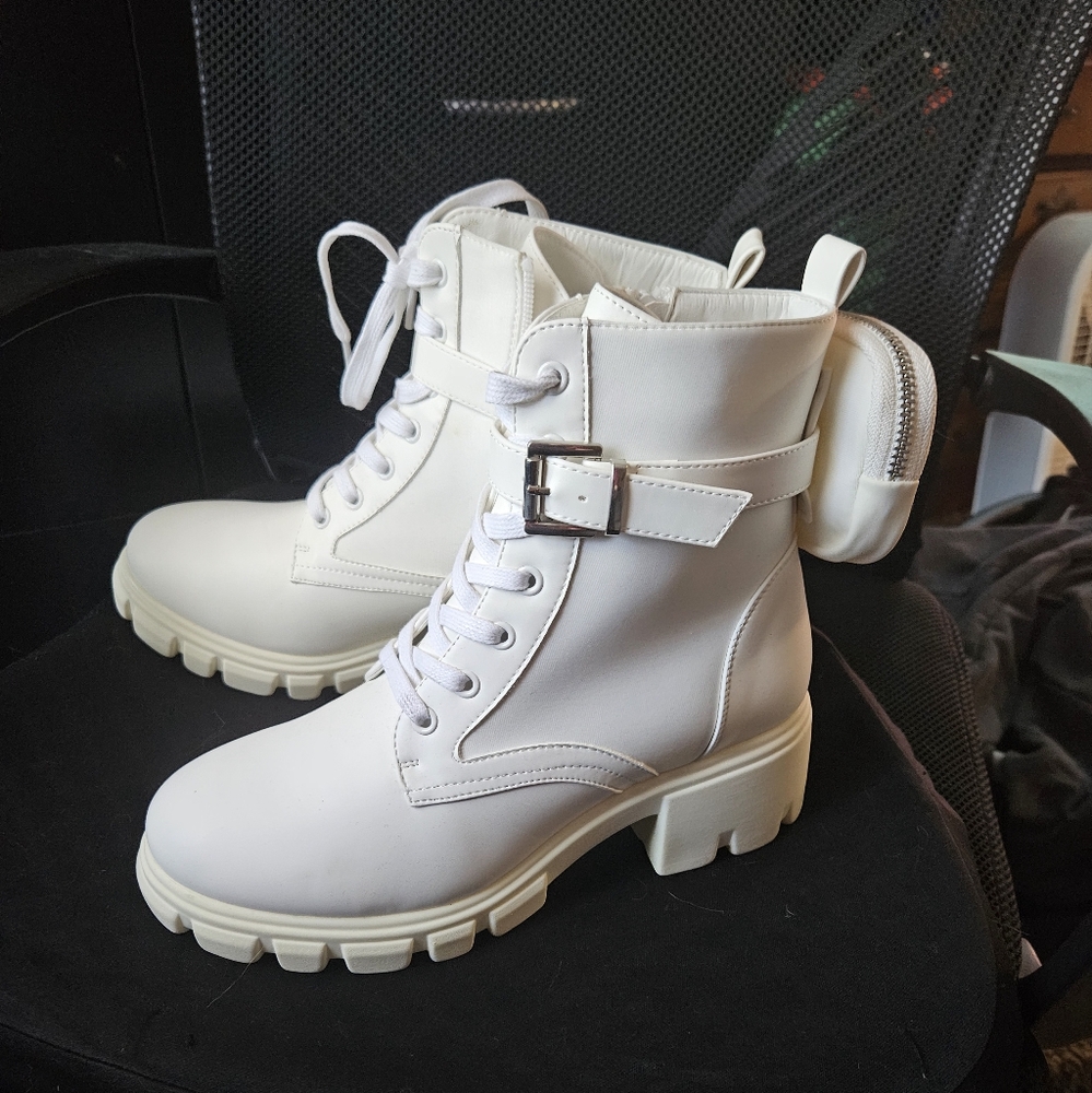 Shoedazzle White Combat Boots with storage sz 8.5